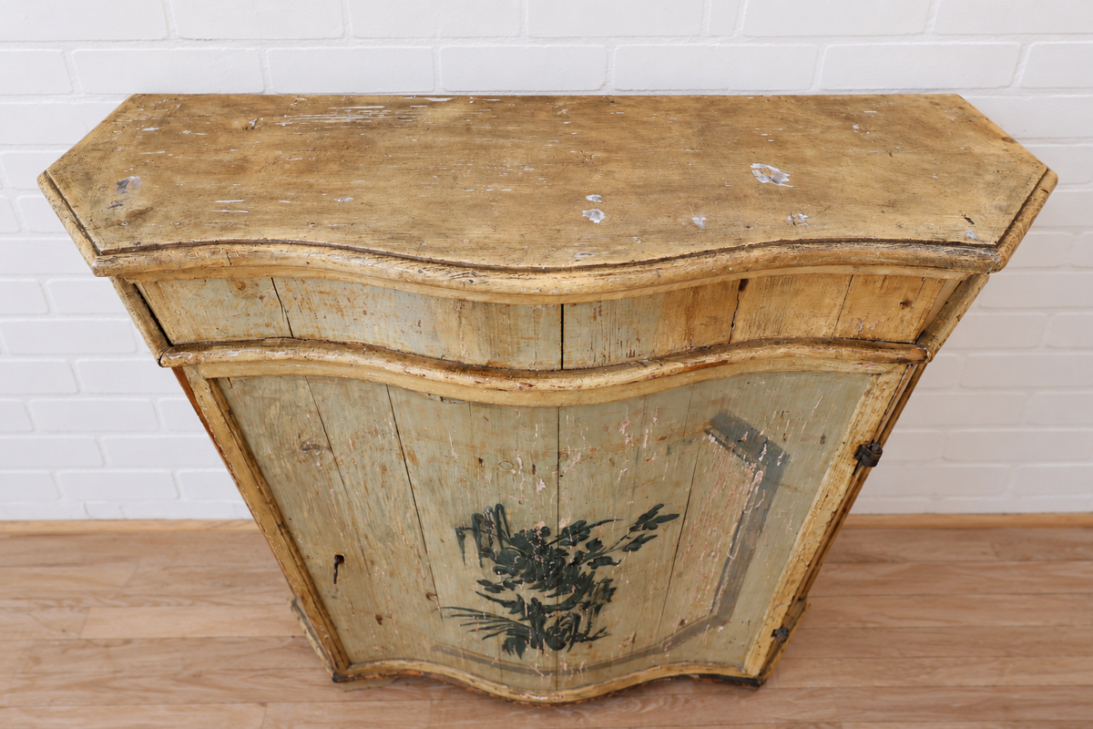 18th cent. Italian Chinoserie Credenza