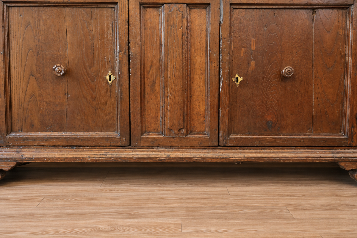 18th cent. Italian Walnut Credenza