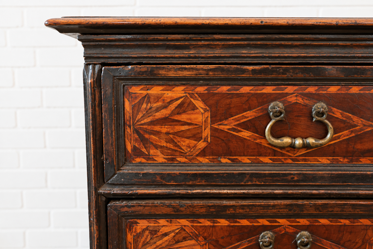 18th cent. Italian Walnut Marquetry Commode