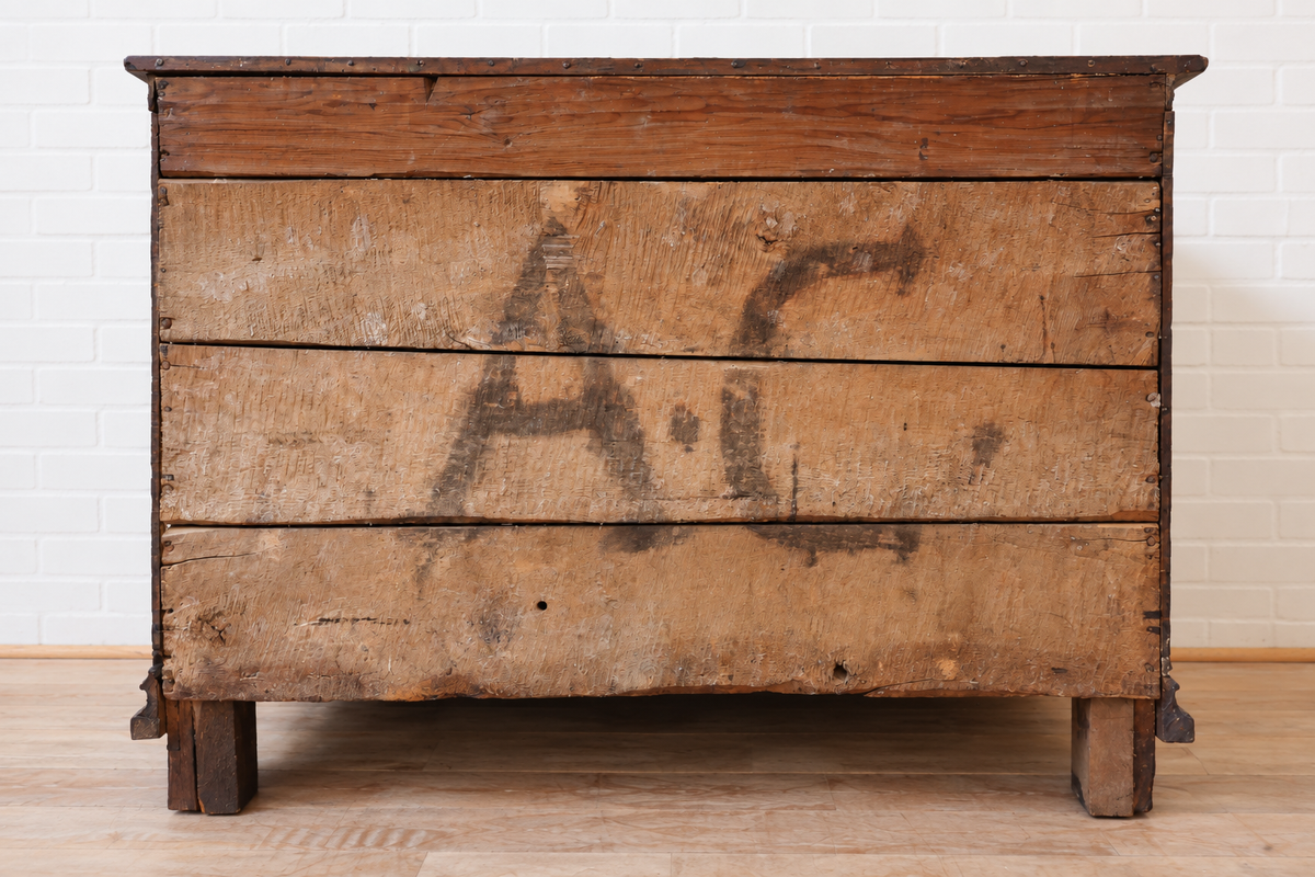 18th cent. Italian Walnut Marquetry Commode