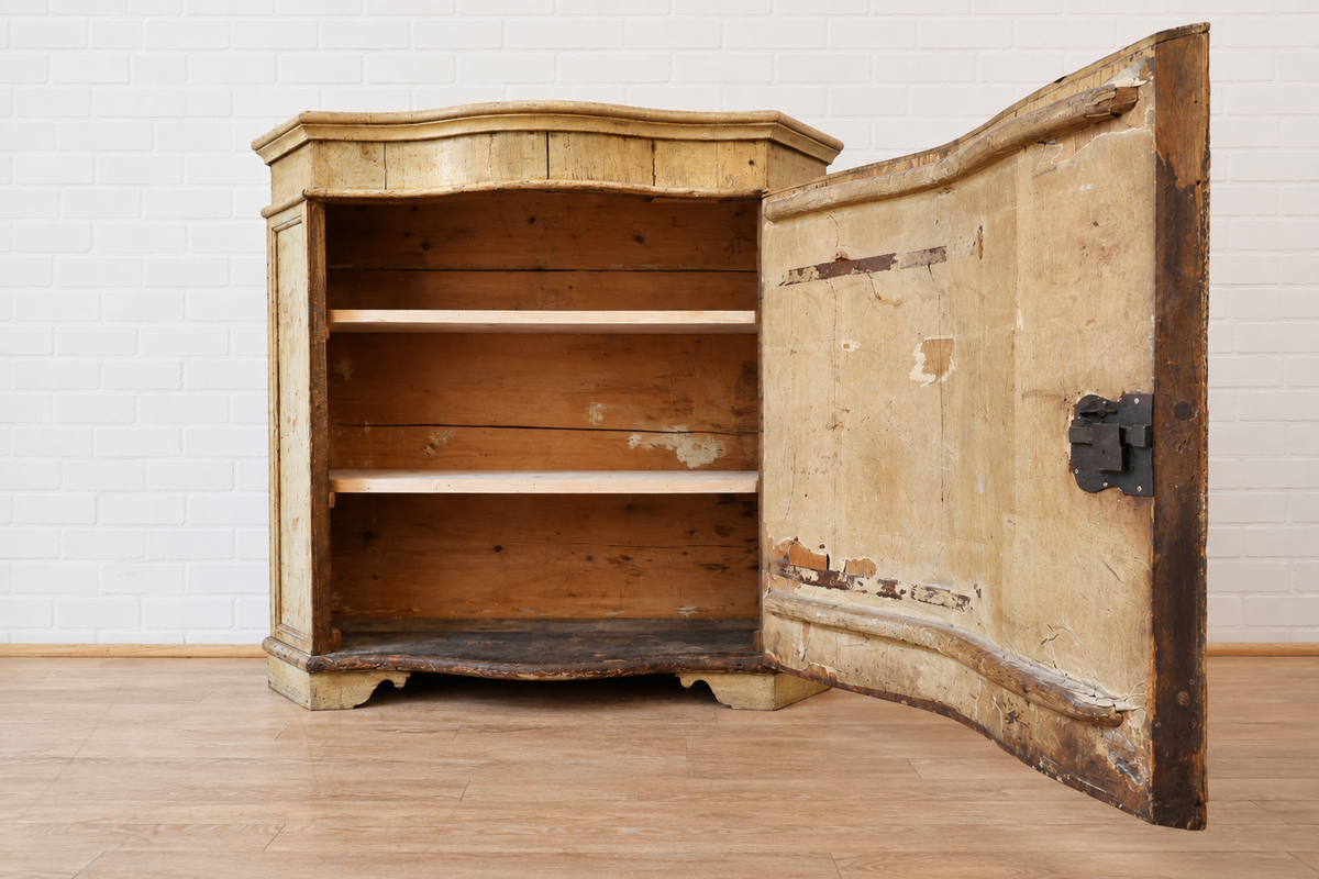18th cent. Italian Chinoserie Credenza