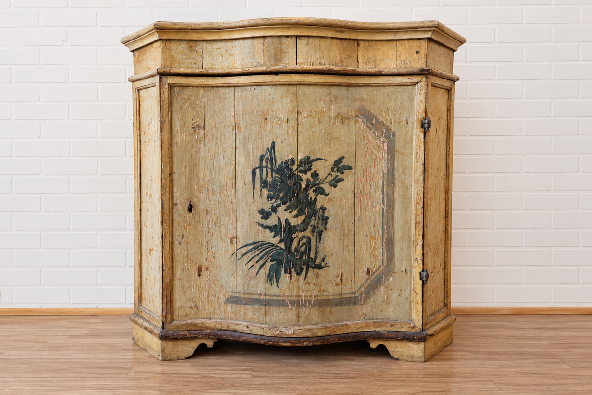 18th cent. Italian Chinoserie Credenza