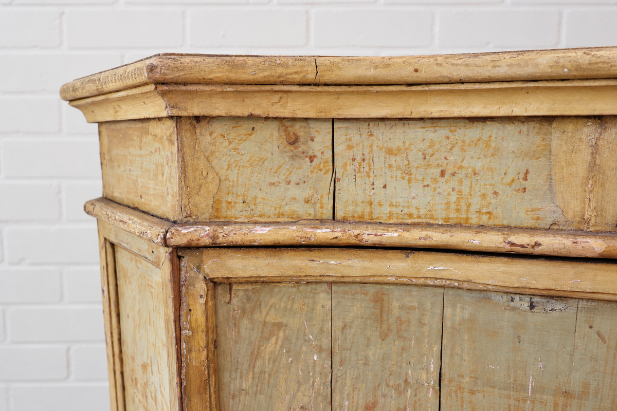 18th cent. Italian Chinoserie Credenza