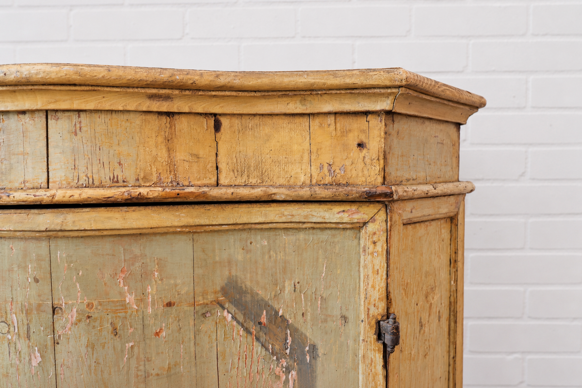18th cent. Italian Chinoserie Credenza