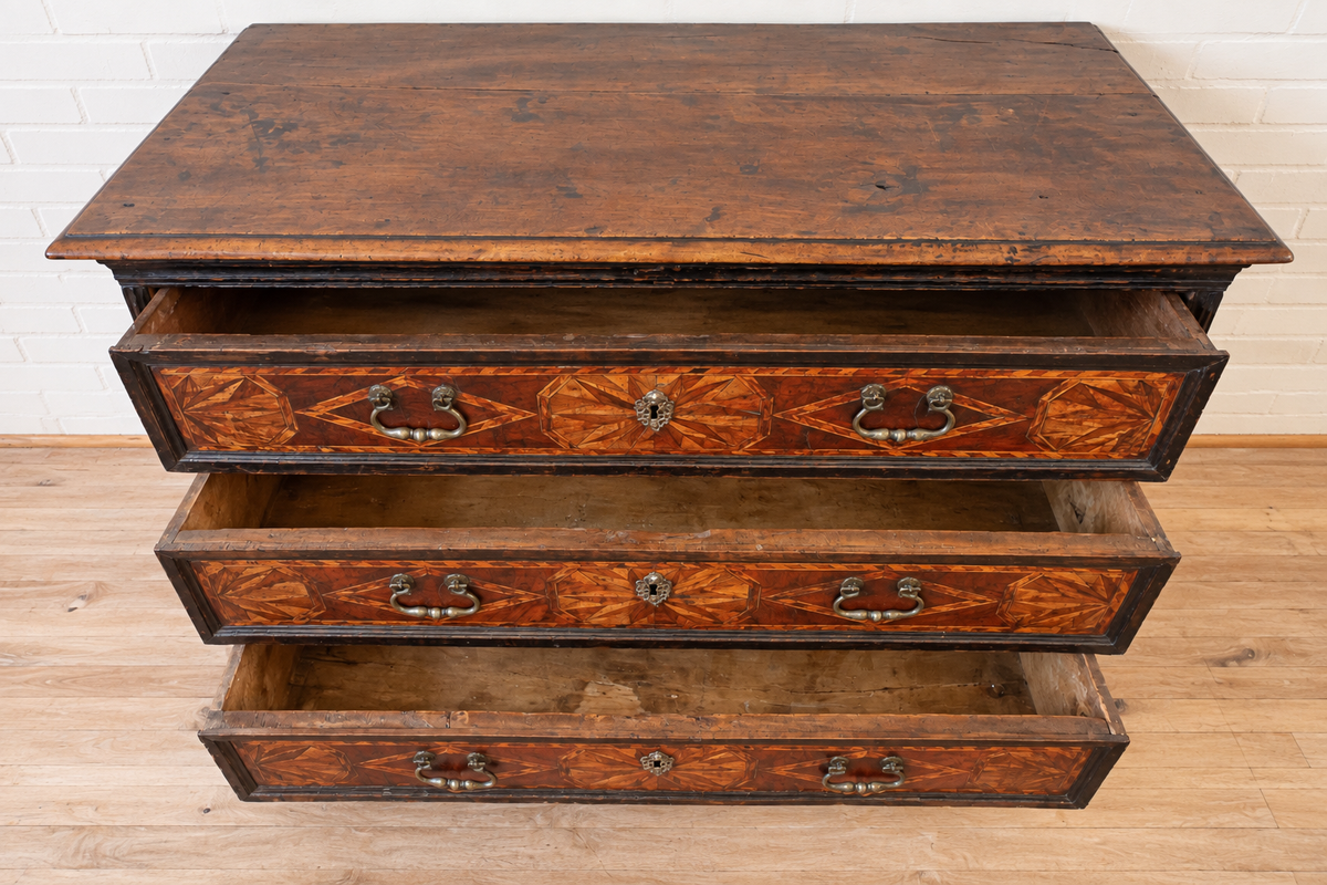18th cent. Italian Walnut Marquetry Commode