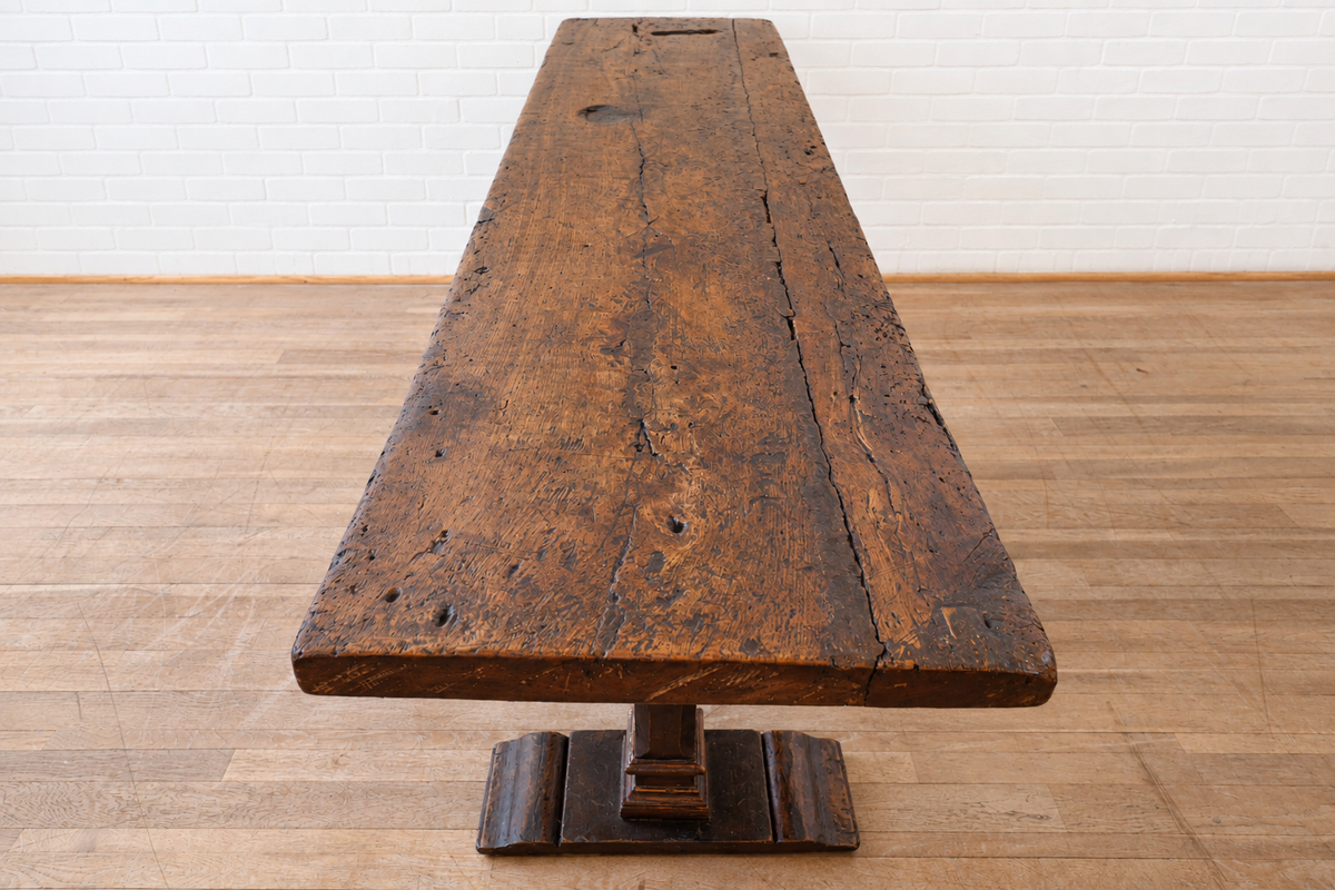 17th cent. Italian Walnut Table
